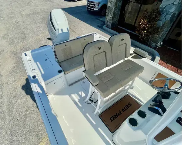 Sea Pro 250 DLX BAY