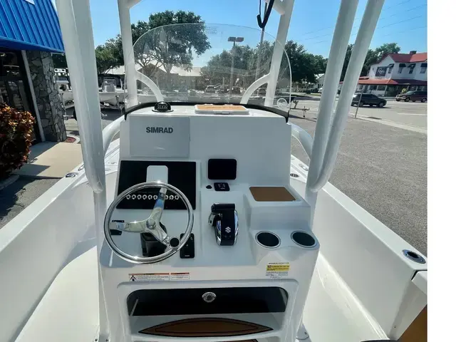 Sea Pro 250 DLX BAY