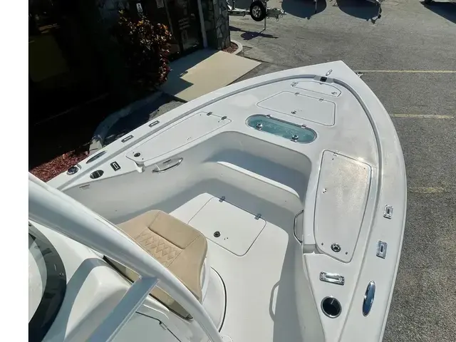 Sea Pro 250 DLX BAY