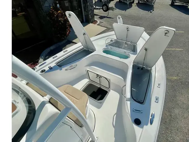 Sea Pro 250 DLX BAY