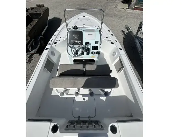 Sea Pro 210 DLX BAY