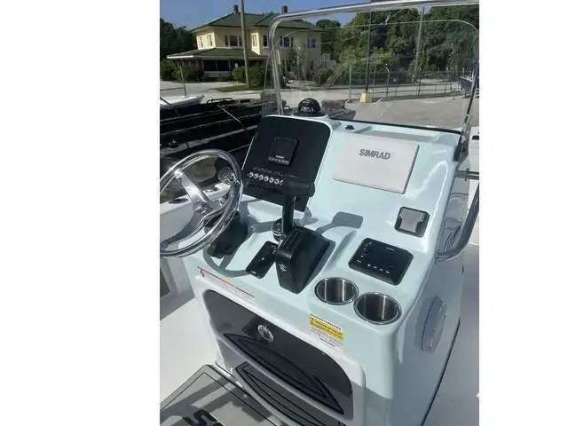 Sea Pro 210 DLX BAY