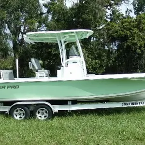 2020 Sea Pro 248 DLX Bay