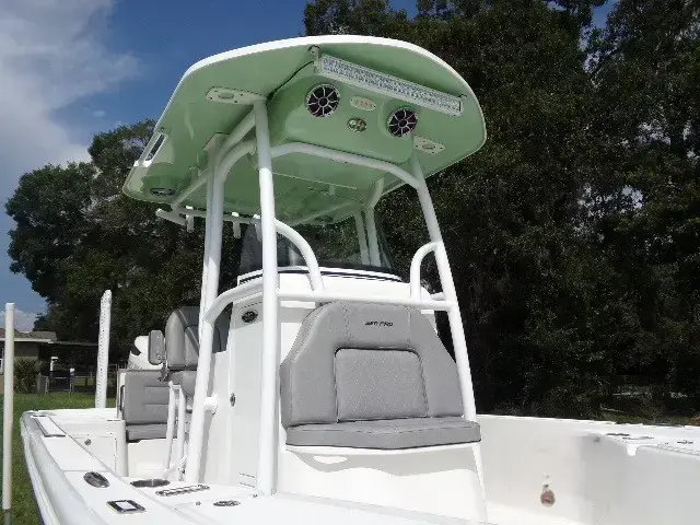 Sea Pro 248 DLX Bay