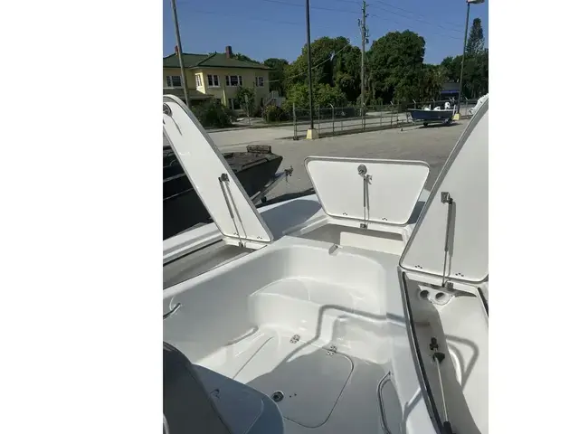 Sea Pro 210 DLX BAY