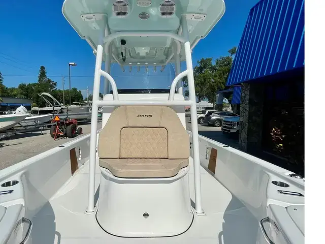 Sea Pro 250 DLX BAY