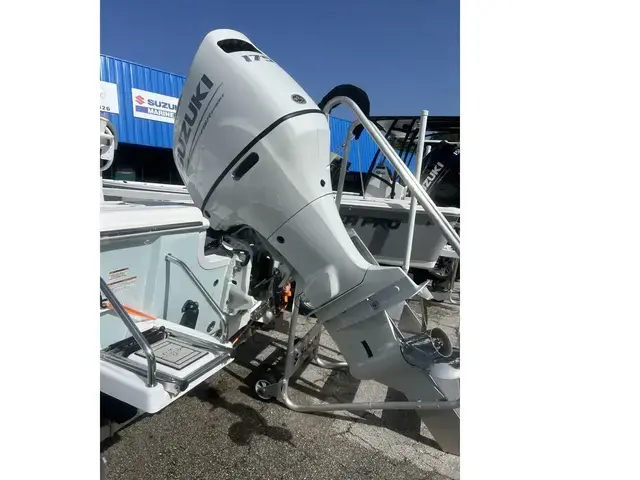 Sea Pro 210 DLX BAY