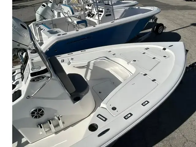 Sea Pro 208 DLX Bay