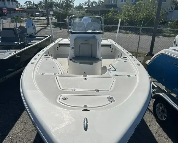 Sea Pro 208 DLX Bay