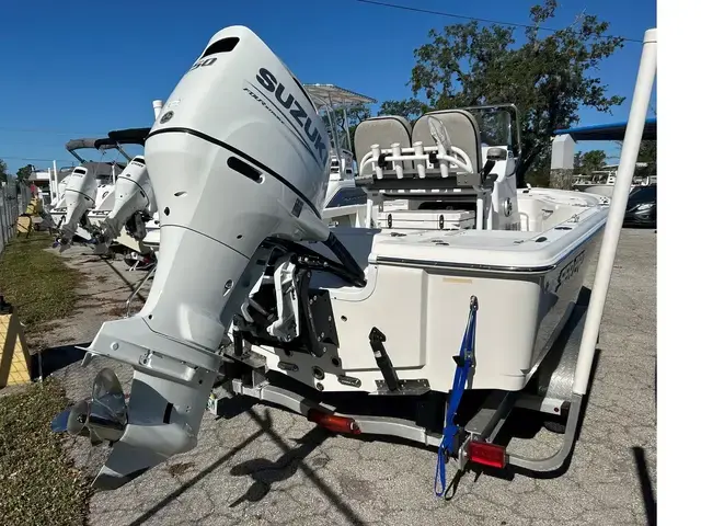 Sea Pro 208 DLX Bay