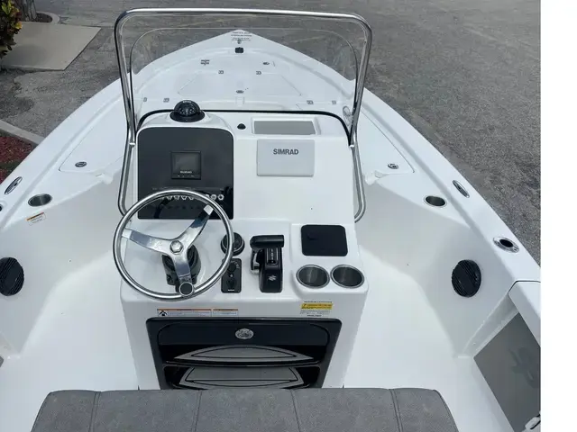 Sea Pro 210 DLX BAY