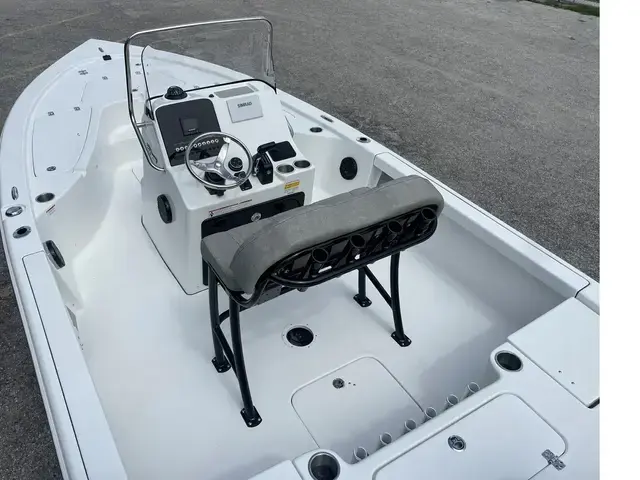 Sea Pro 210 DLX BAY