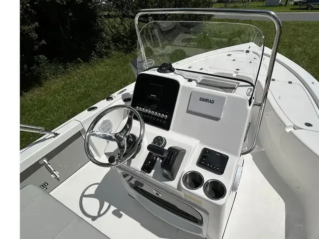 Sea Pro 210 DLX BAY