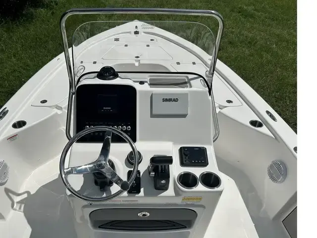 Sea Pro 210 DLX BAY