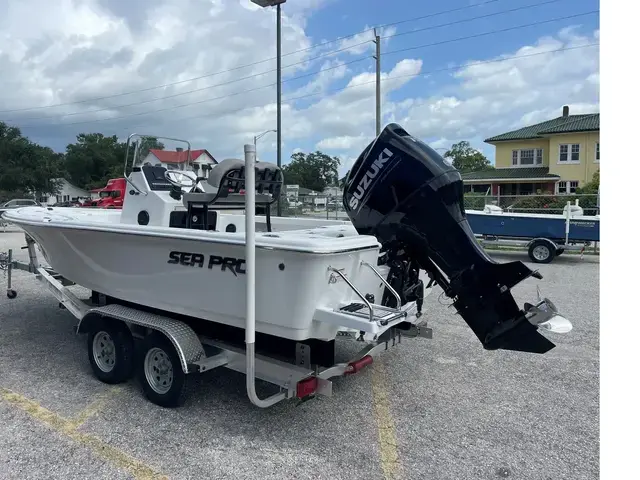 Sea Pro 210 DLX BAY