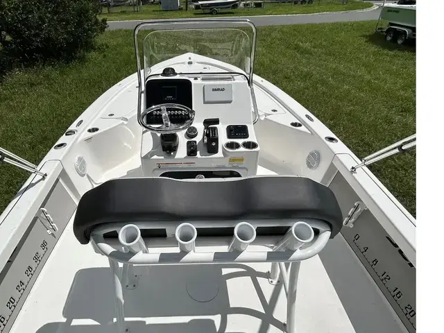 Sea Pro 210 DLX BAY