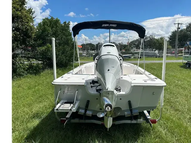 Sea Pro 210 DLX BAY