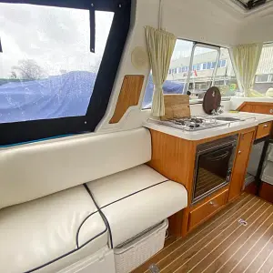 2004 Marex 280 Holiday