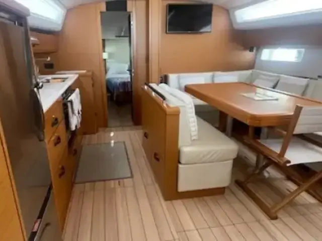 Jeanneau Yacht 54