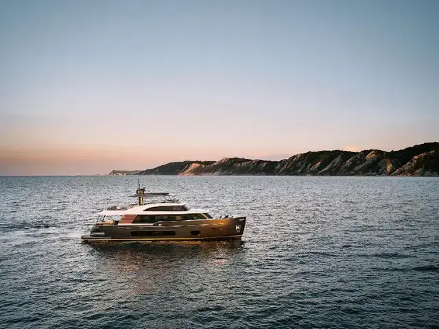 Azimut Magellano 25