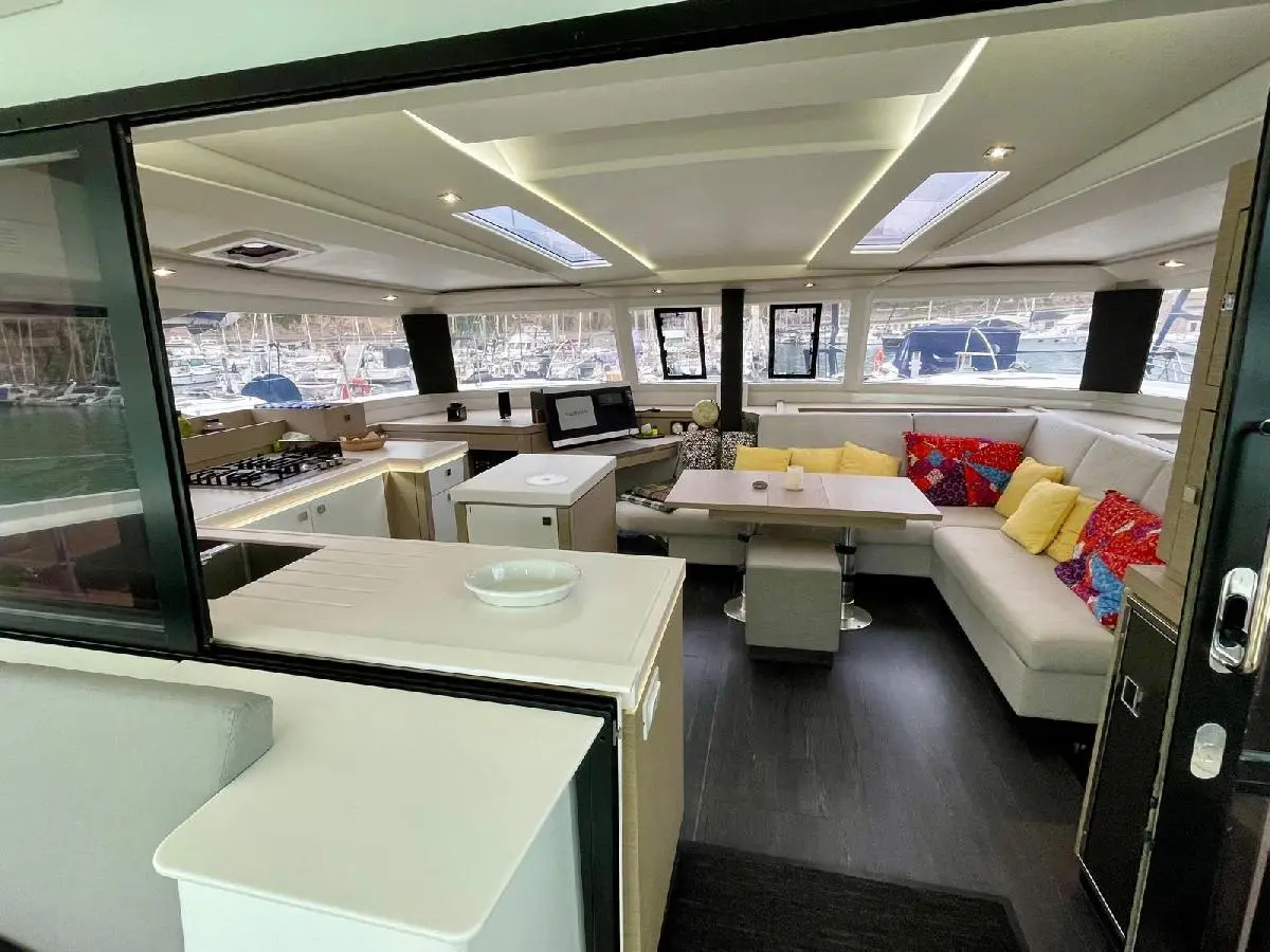 2020 Fountaine Pajot saona 47