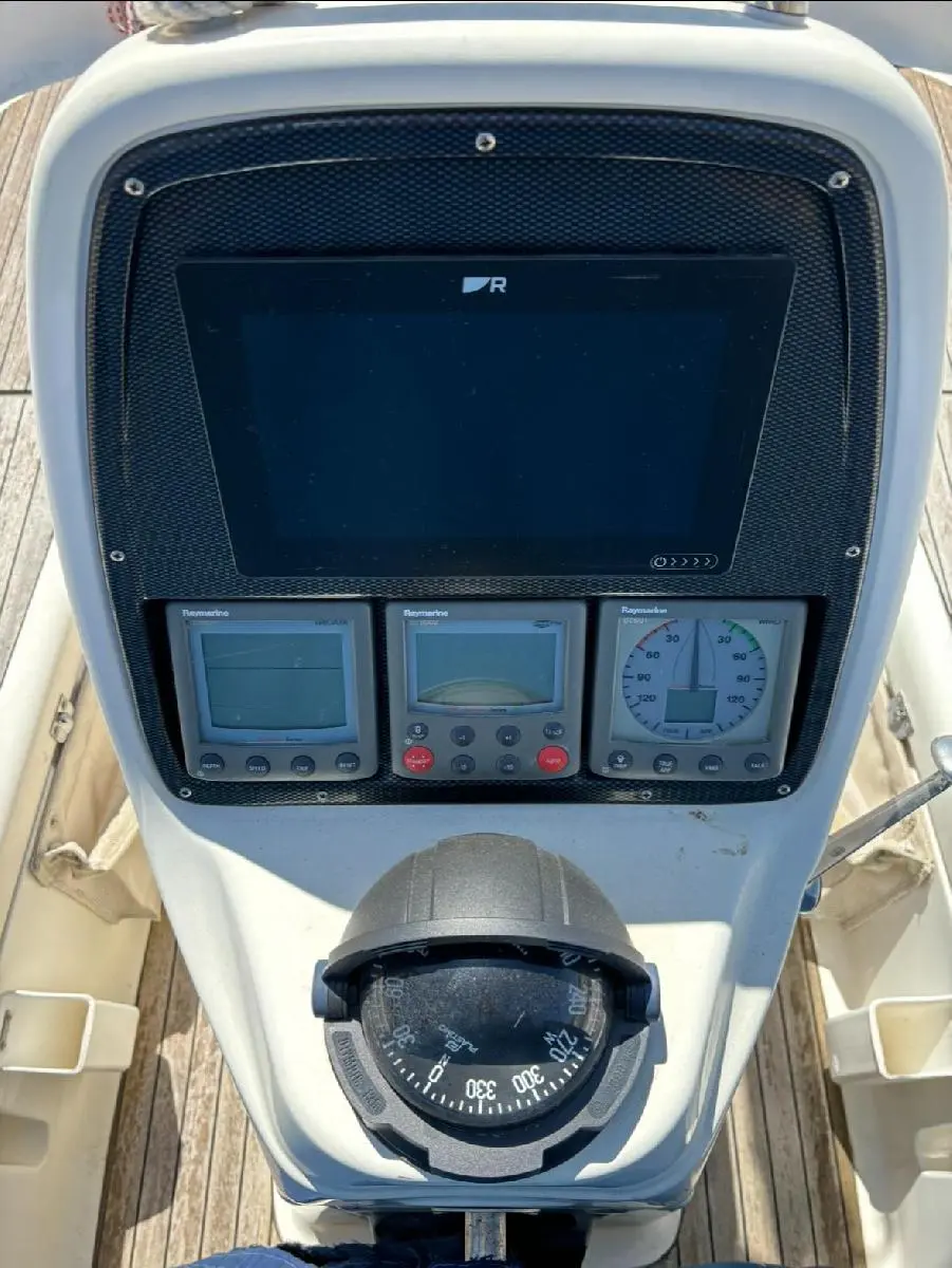 2011 Bavaria 38 cruiser