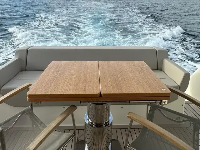 Ferretti Yachts 500