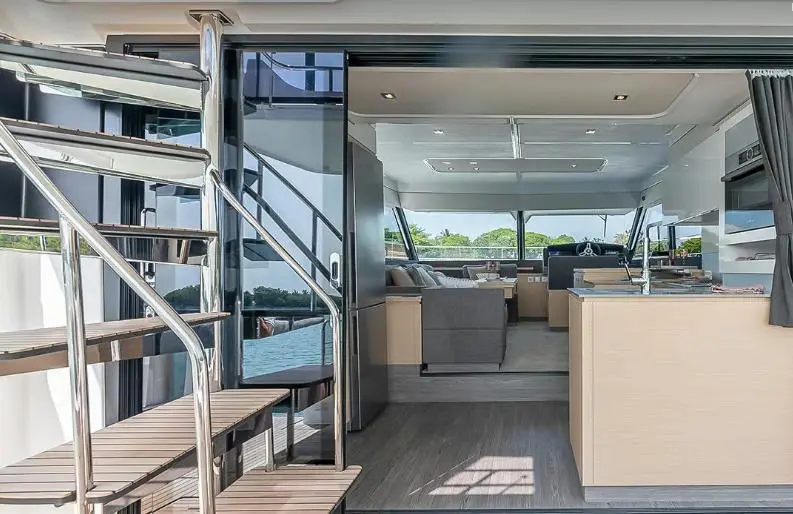 2025 Fountaine Pajot my 5