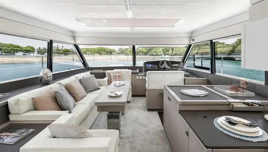 2025 Fountaine Pajot my 5