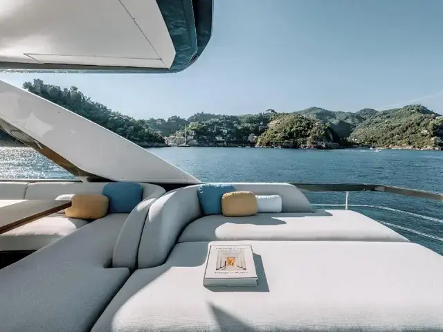 Azimut Fly 68