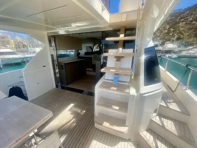 Ferretti Yachts 550