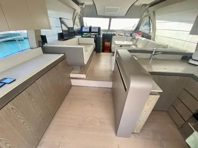 Ferretti Yachts 550