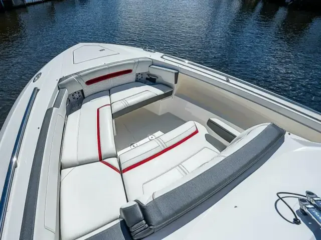 Tiara Yachts 34 Ls