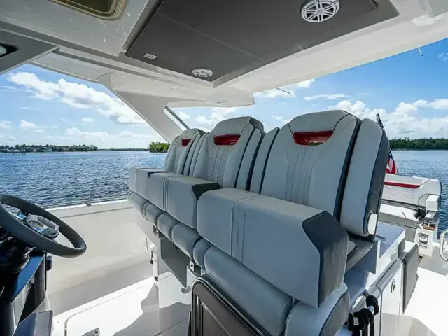 Tiara Yachts 34 Ls