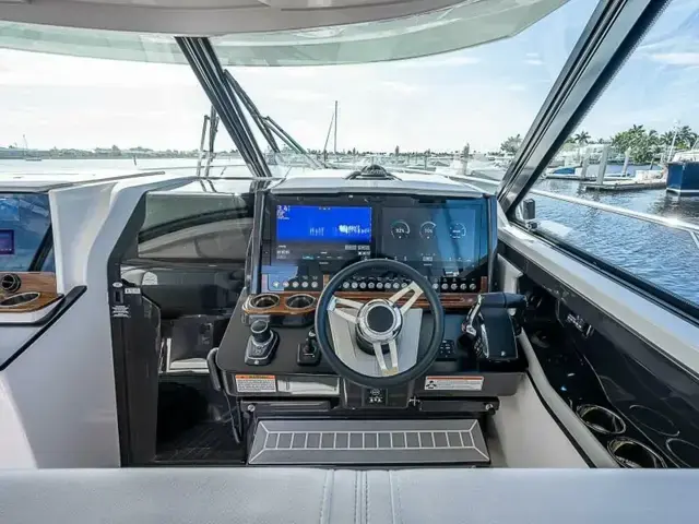 Tiara Yachts 43 Le