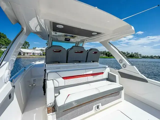 Tiara Yachts 34 Ls