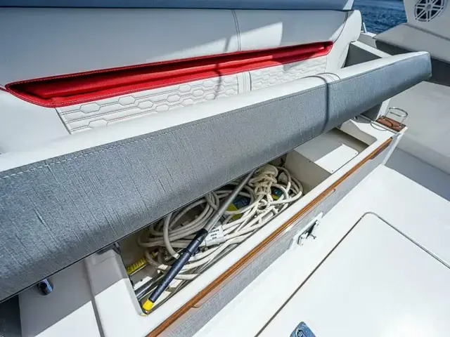 Tiara Yachts 34 Ls