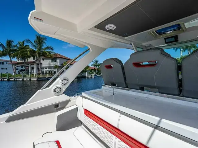 Tiara Yachts 34 Ls