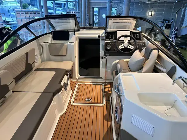 Bayliner VR6 Cuddy