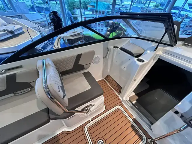 Bayliner VR6 Cuddy