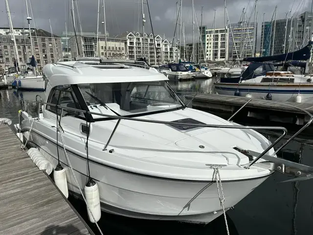 Beneteau Antares 8