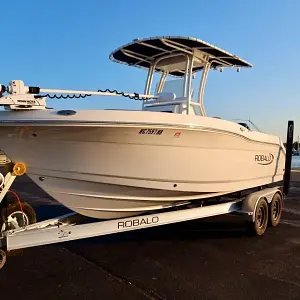 2023 Robalo R200