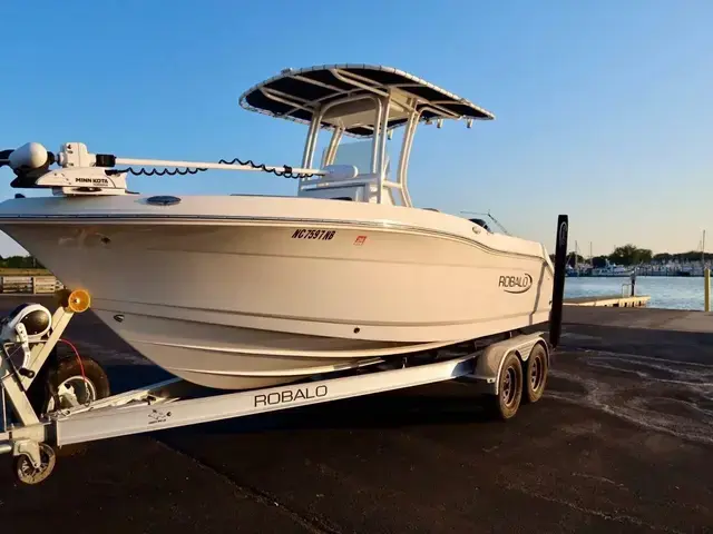 Robalo R200