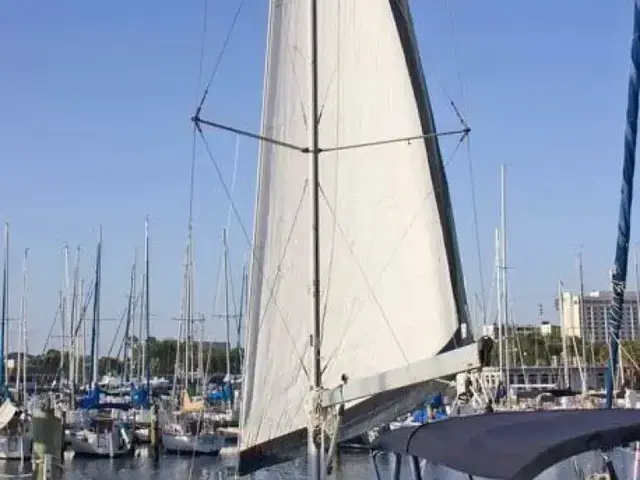 Hunter 33