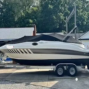 2004 Sea Ray 240 Sundeck