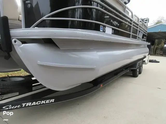 Sun Tracker Party Barge 24 Dlx