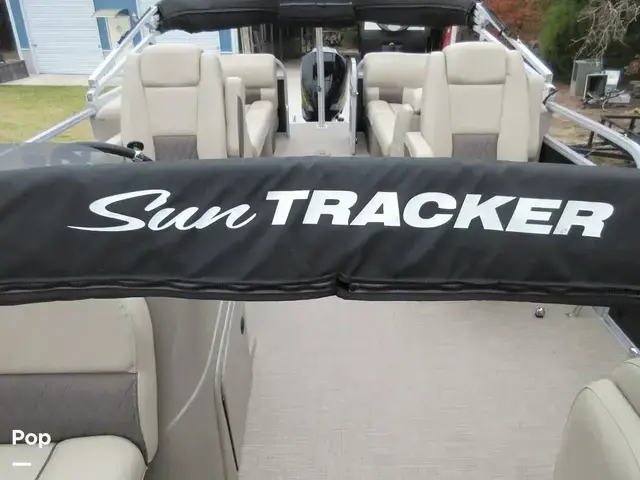 Sun Tracker Party Barge 24 Dlx