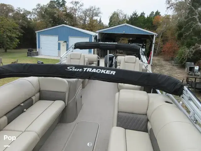 Sun Tracker Party Barge 24 Dlx