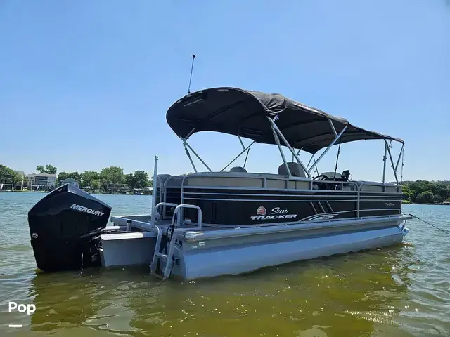 Sun Tracker Party Barge 24 Dlx