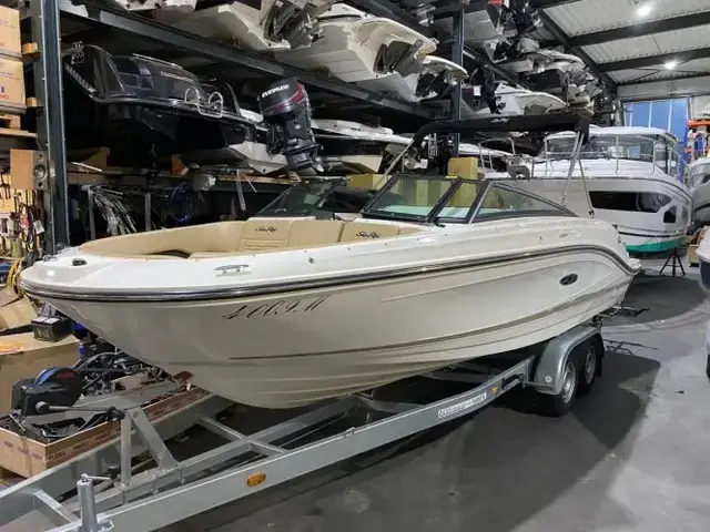 Sea Ray 230 SPX Bowrider